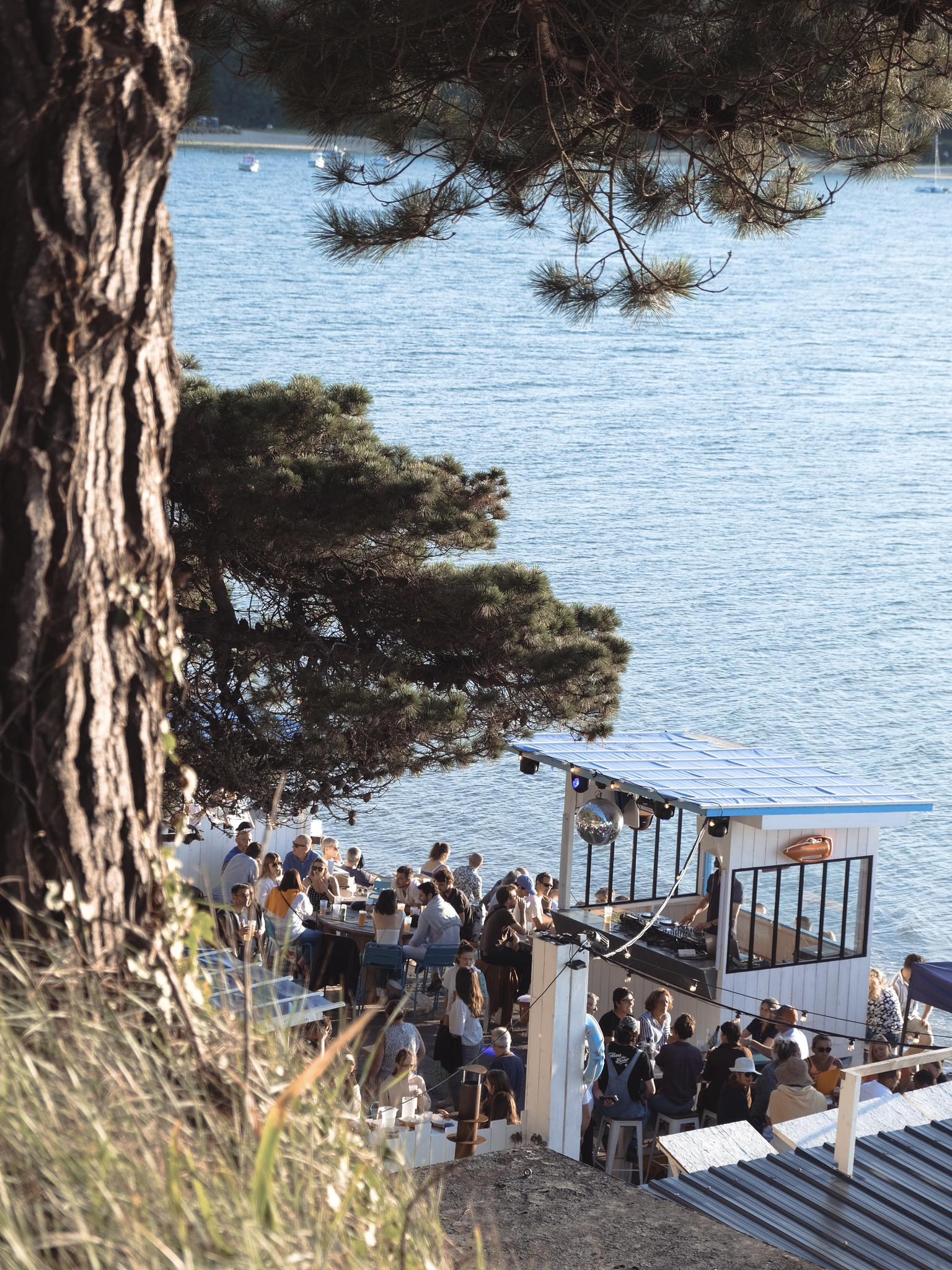 Bar guinguette face à la mer en Bretagne dans les Côtes-d'Armor