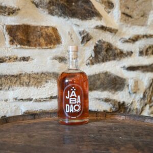 Rhum arrangé de Bretagne à la fraise fabriqué à Cavan par jabadao et vendue par Chez Ty Kouign.