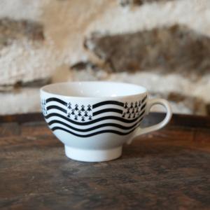 Bolée à cidre avec anse décorée avec le Gwenn Ha Du, le drapeau breton.